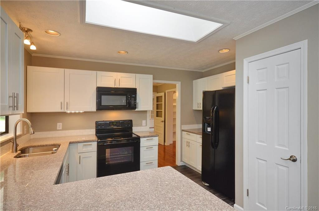5 Rolling Acres Road - Photo 8