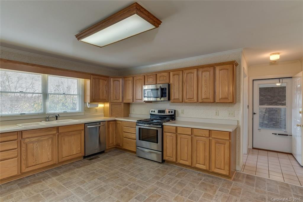 117 Spring Lake Drive - Photo 11