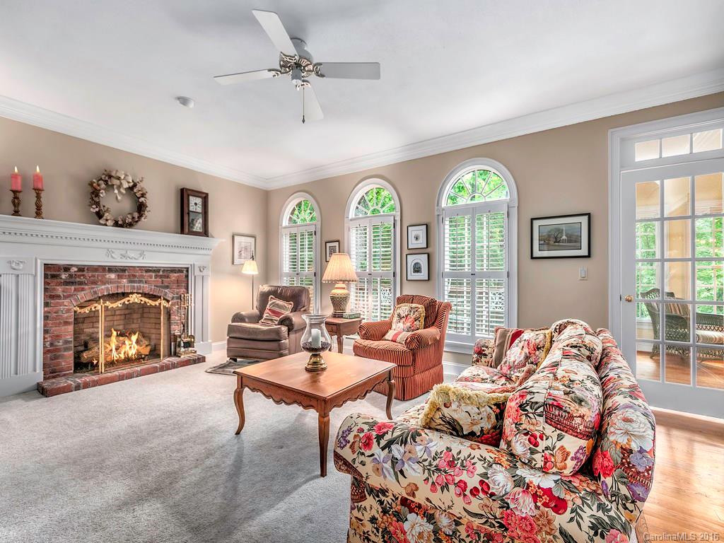 109 Scenic Drive - Photo 3