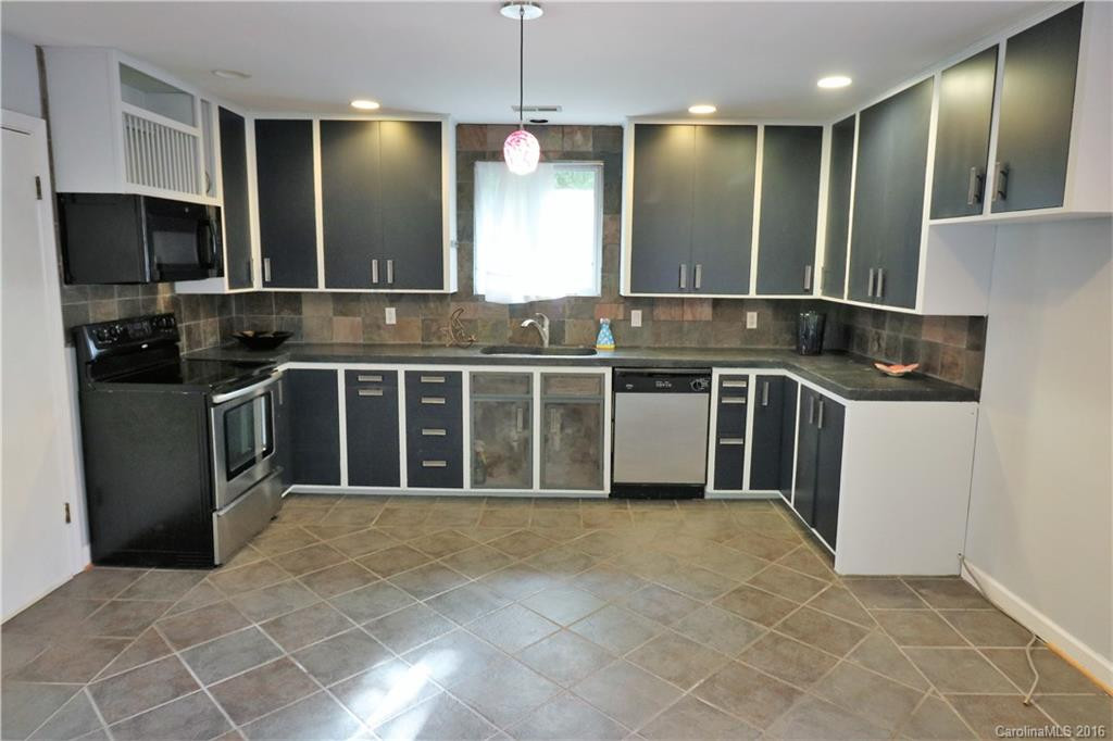 1045 Mountain View Street - Photo 2