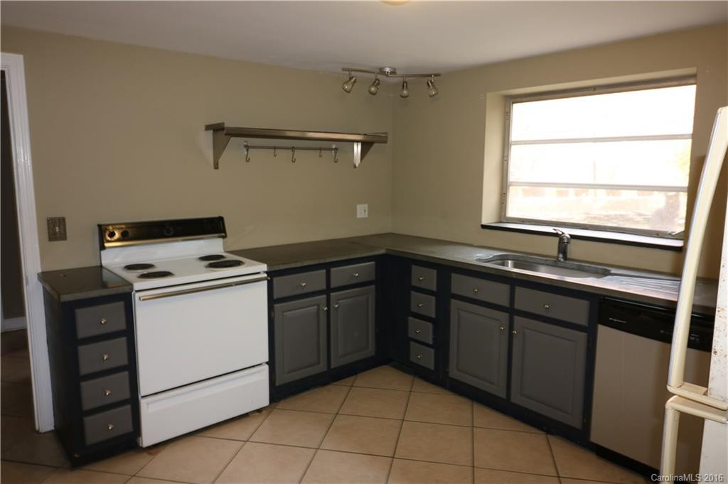 1045 Mountain View Street - Photo 14