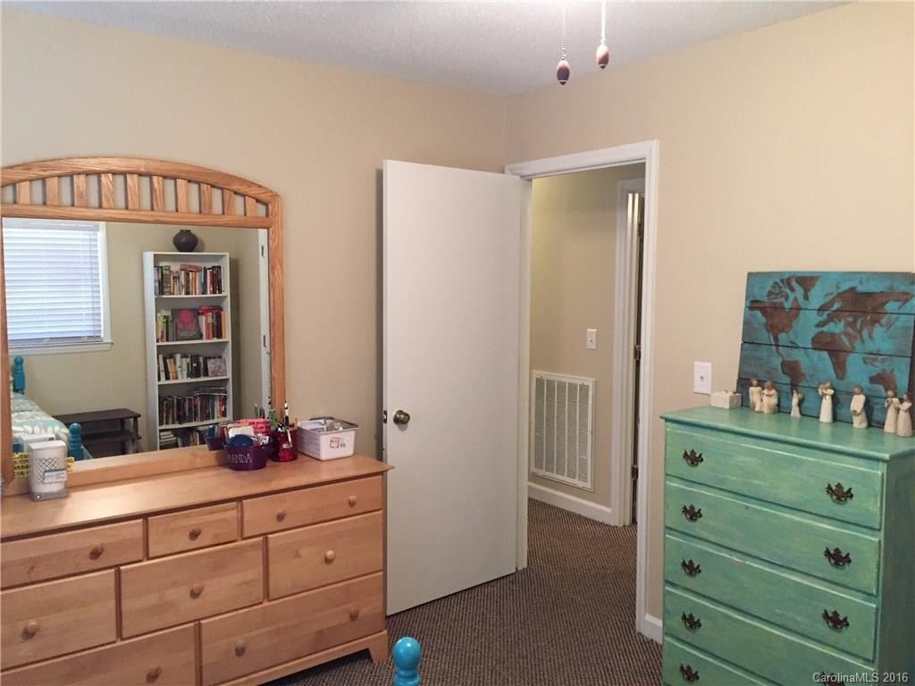 275 Carolina Avenue - Photo 15