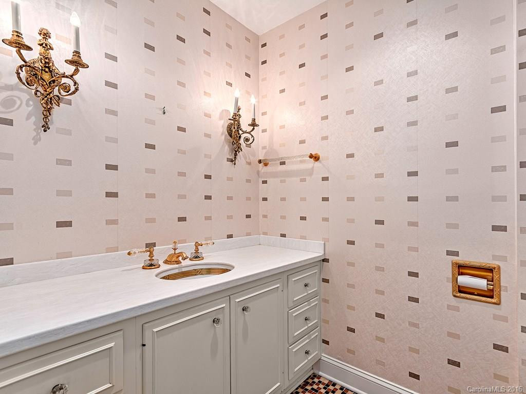 32 Pine Tree Circle - Photo 10