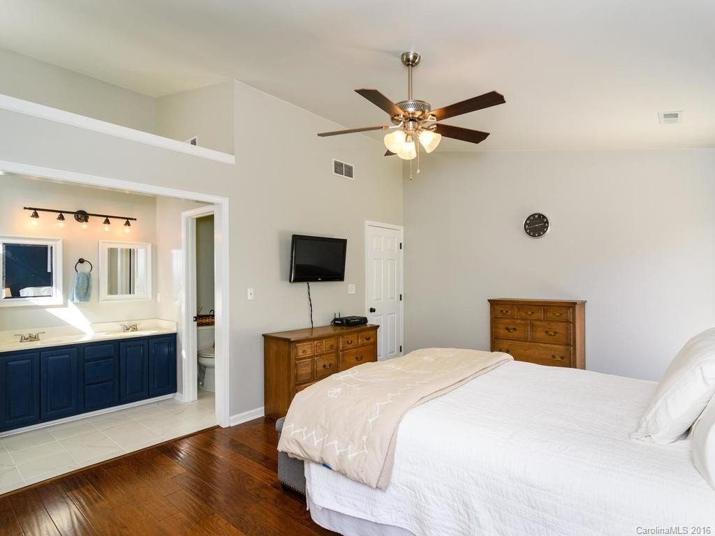 1042 Thorncrest Drive - Photo 15