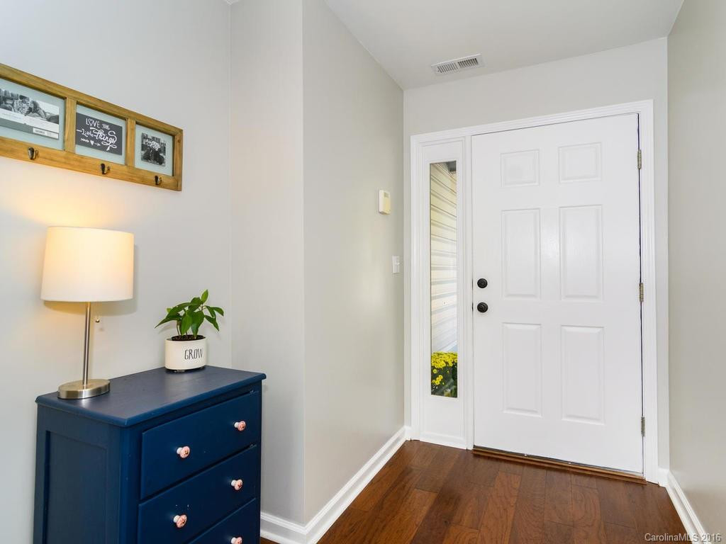 1042 Thorncrest Drive - Photo 4
