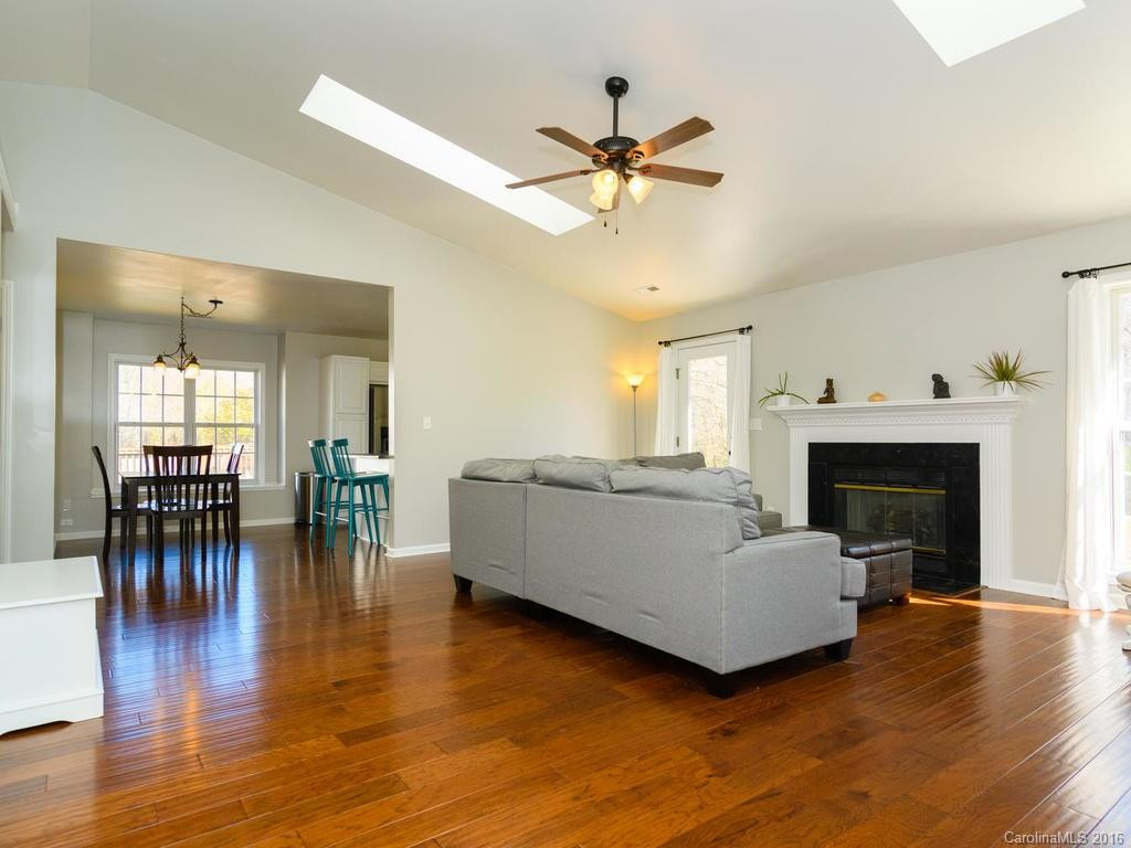 1042 Thorncrest Drive - Photo 7