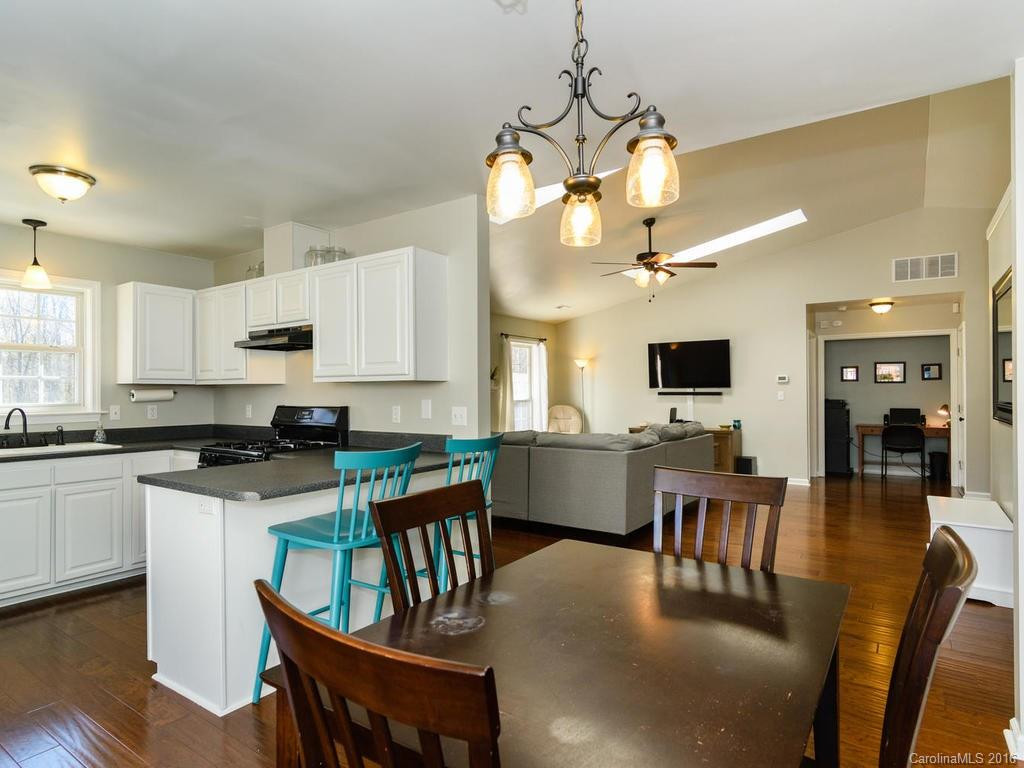 1042 Thorncrest Drive - Photo 10