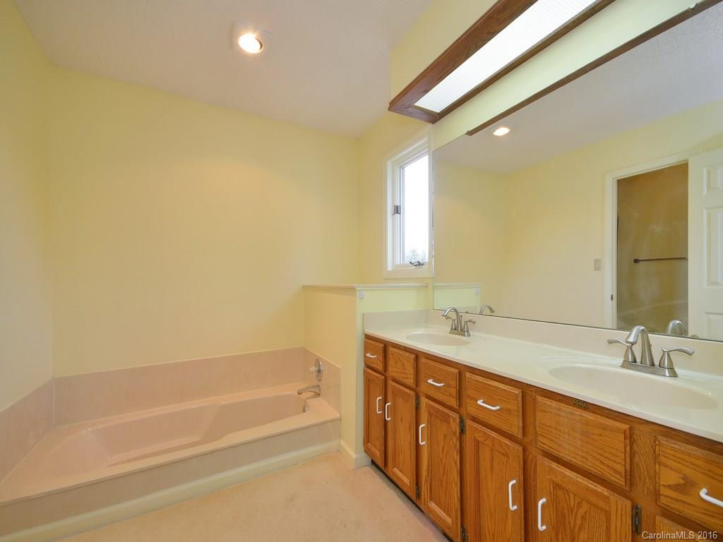 122 Cloverleaf Lane #Unit 2 - Photo 14
