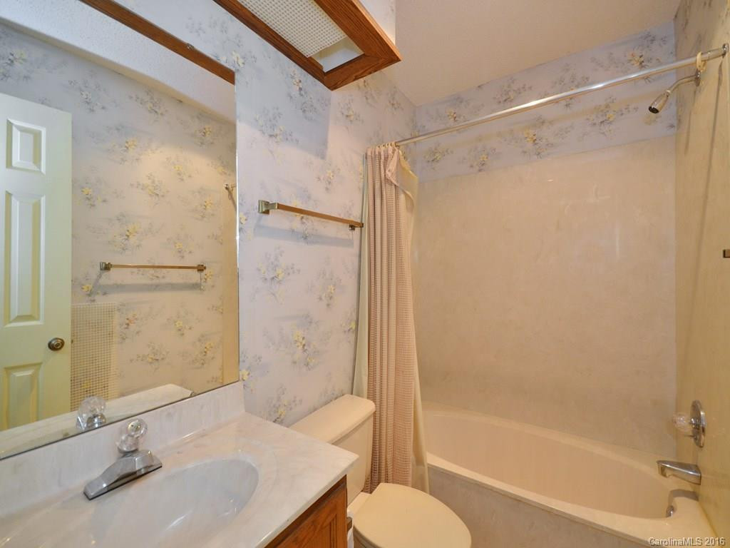 122 Cloverleaf Lane #Unit 2 - Photo 16