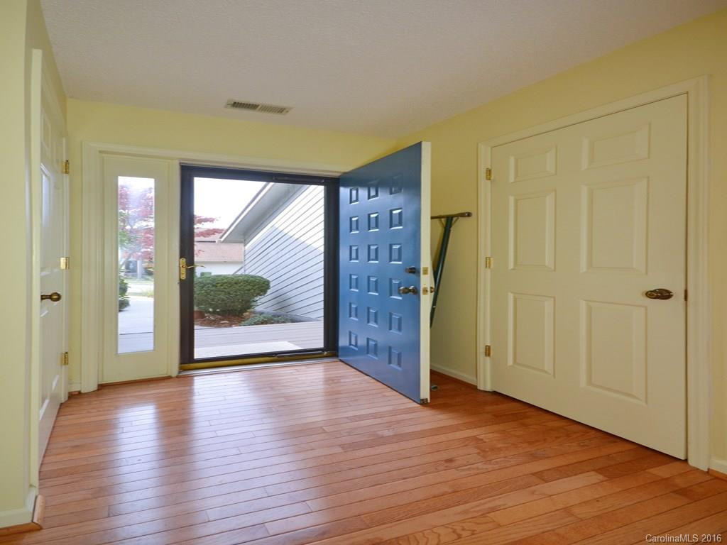 122 Cloverleaf Lane #Unit 2 - Photo 3