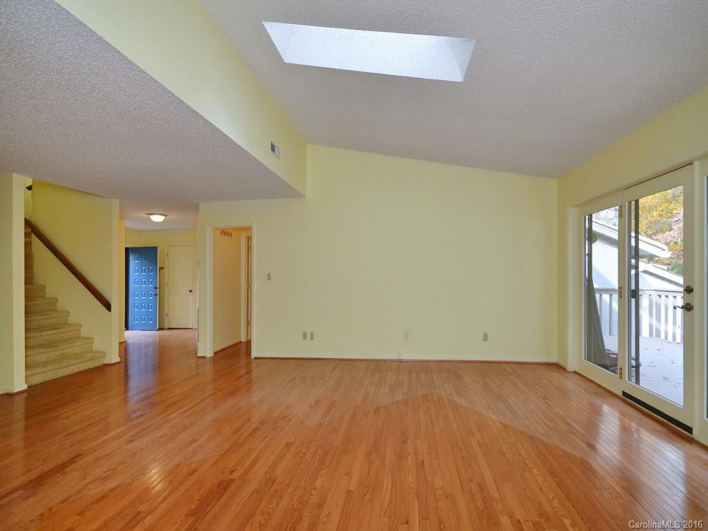 122 Cloverleaf Lane #Unit 2 - Photo 4