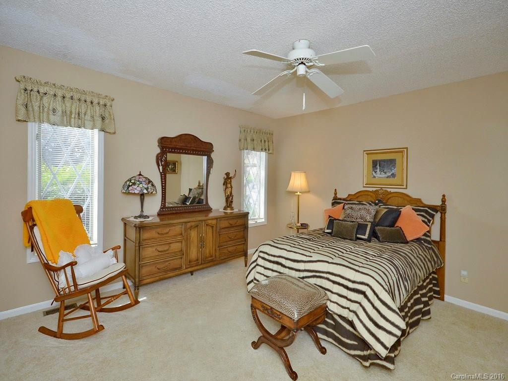 502 Fleetwood Plaza ## - Photo 12