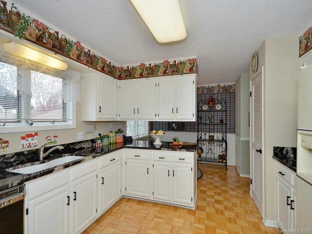 502 Fleetwood Plaza ## - Photo 8