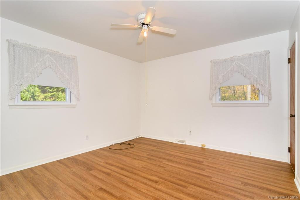 24 Looking Glass Lane - Photo 11