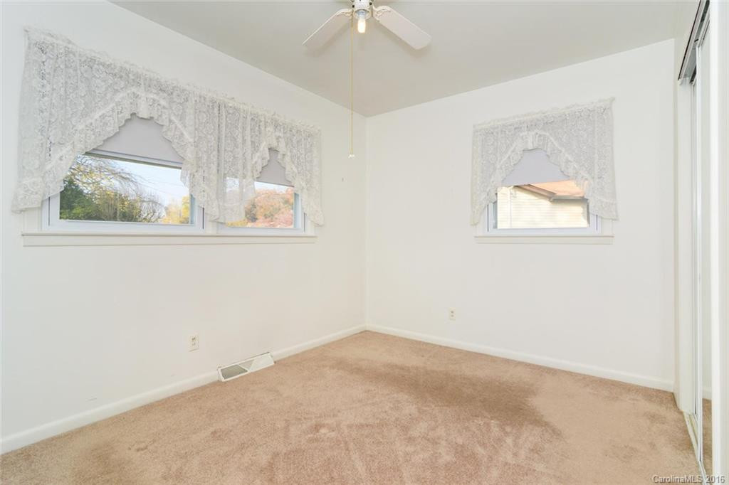 24 Looking Glass Lane - Photo 16