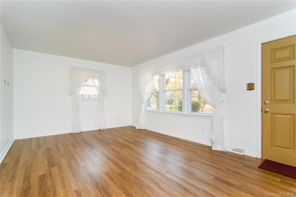24 Looking Glass Lane - Photo 3