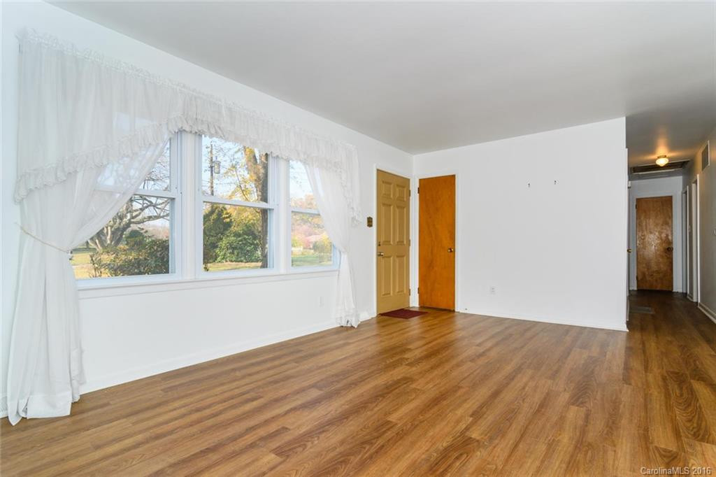 24 Looking Glass Lane - Photo 4