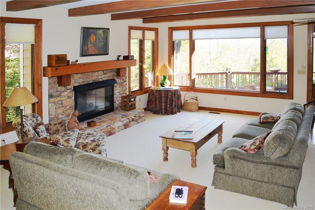 216 Pheasant Run - Photo 2