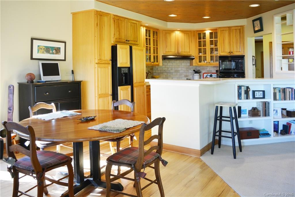 216 Pheasant Run - Photo 9