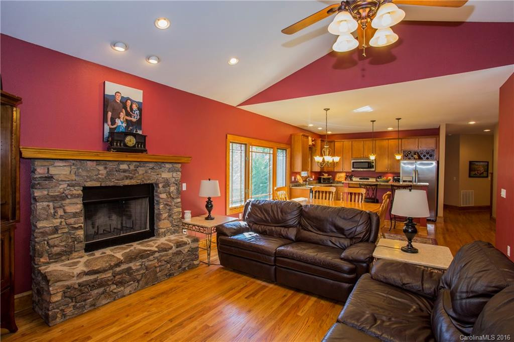 19 Lake Avenue - Photo 2