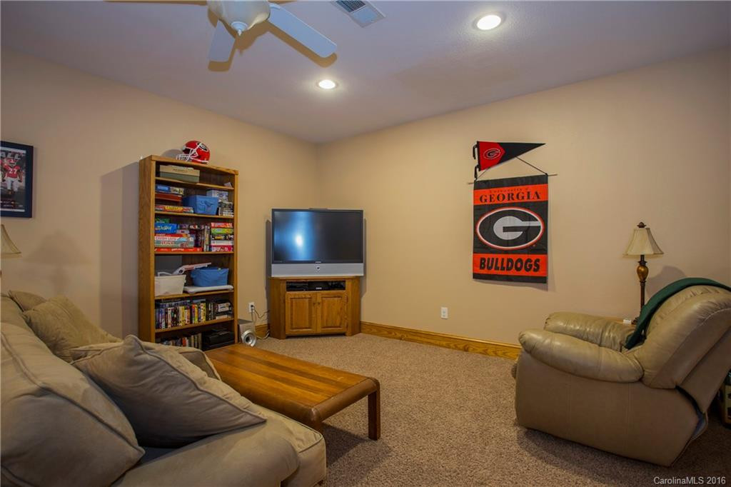 19 Lake Avenue - Photo 17