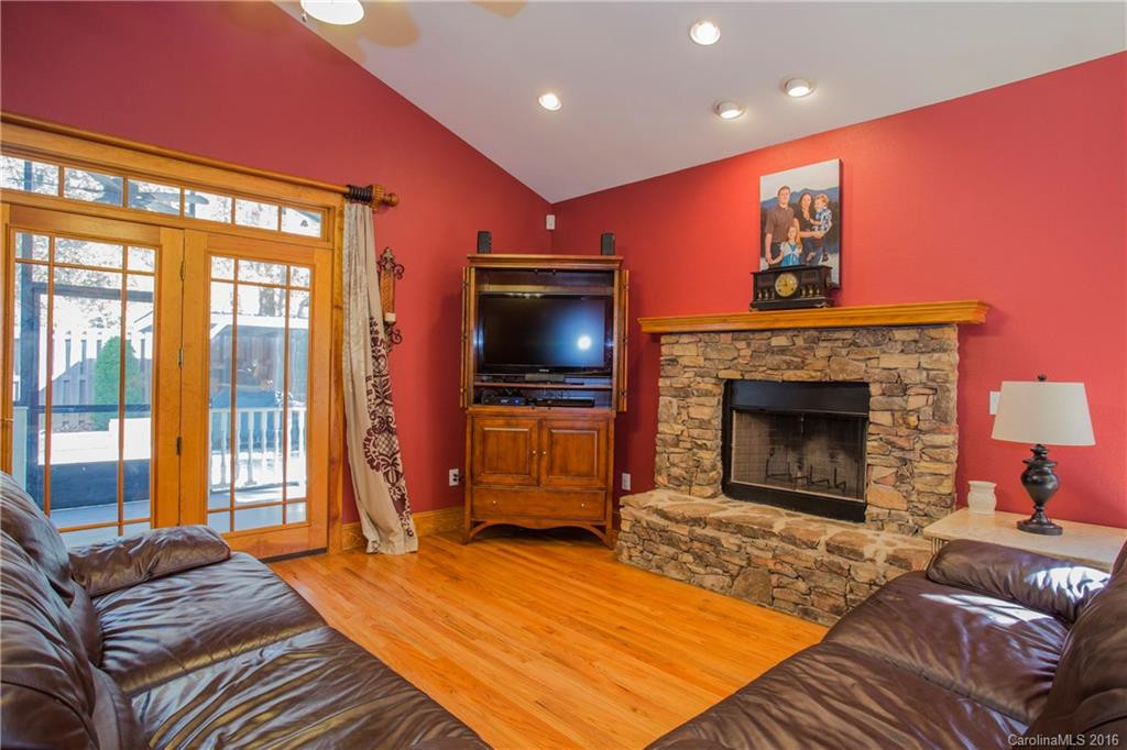 19 Lake Avenue - Photo 3