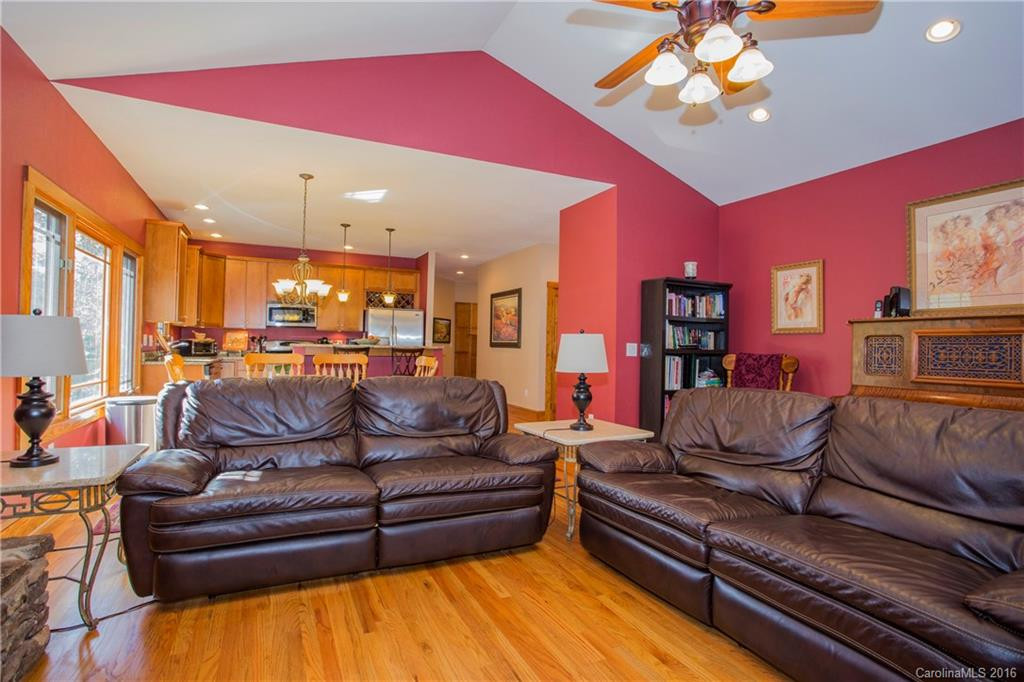 19 Lake Avenue - Photo 4