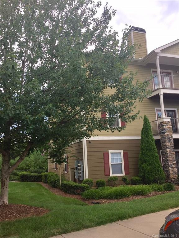 100 Vista Lake Drive #303