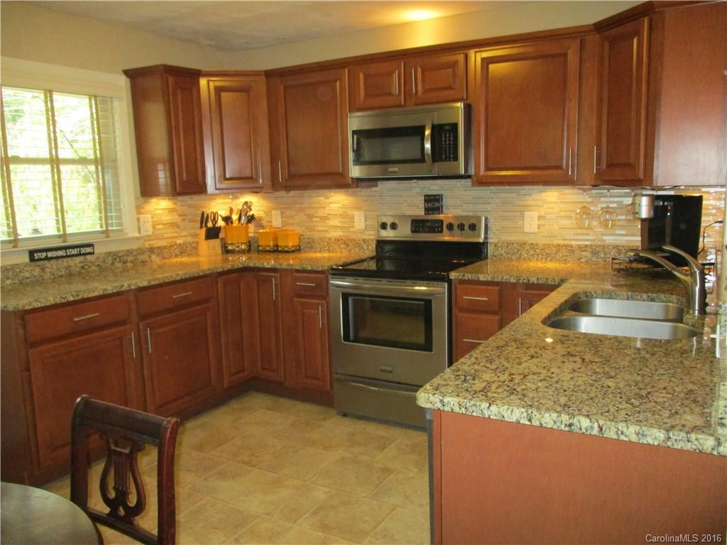 1733 Clairmont Drive - Photo 3