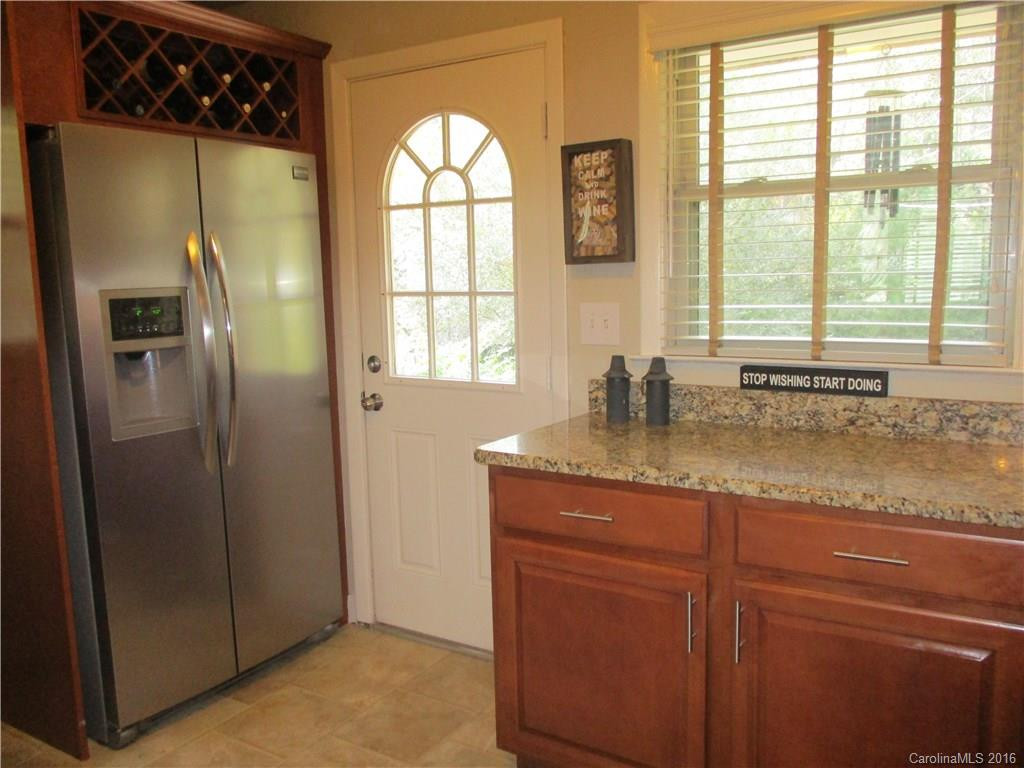 1733 Clairmont Drive - Photo 4