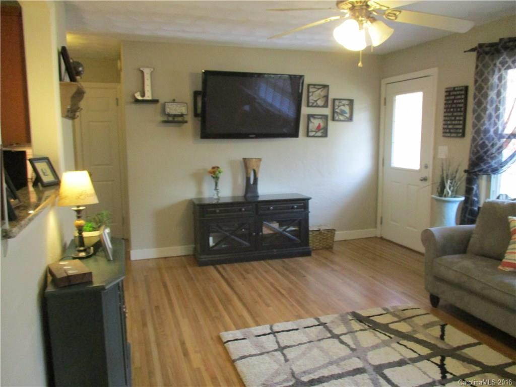 1733 Clairmont Drive - Photo 8