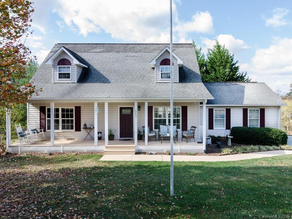 223 Ferguson Drive - Photo 2