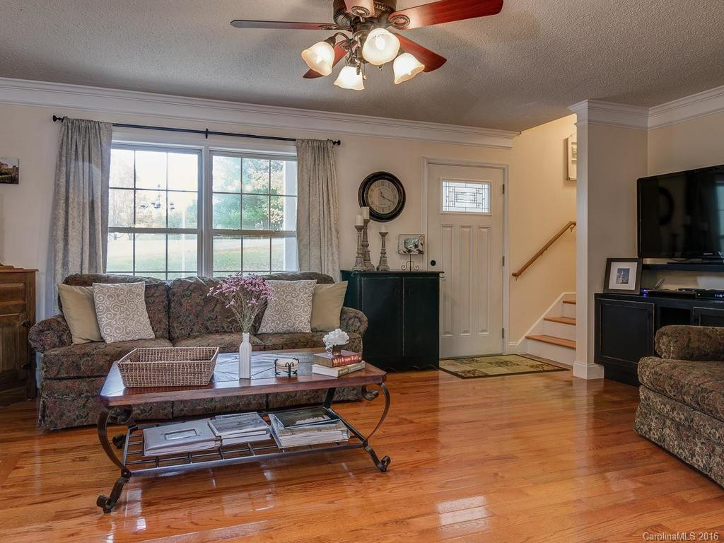 223 Ferguson Drive - Photo 5