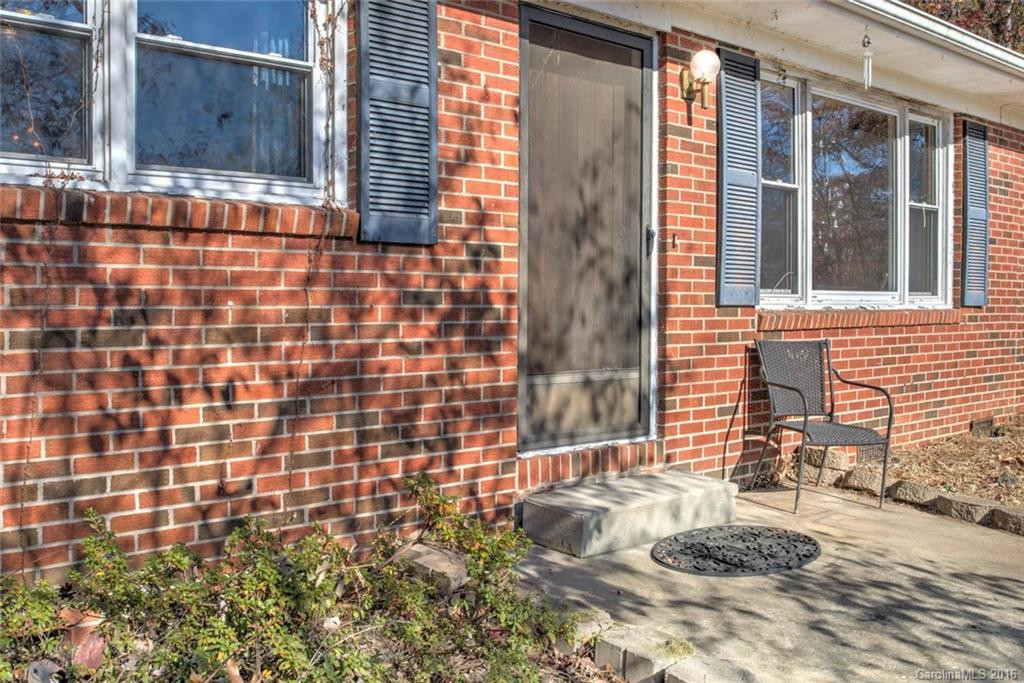224 Lyndhurst Drive - Photo 3