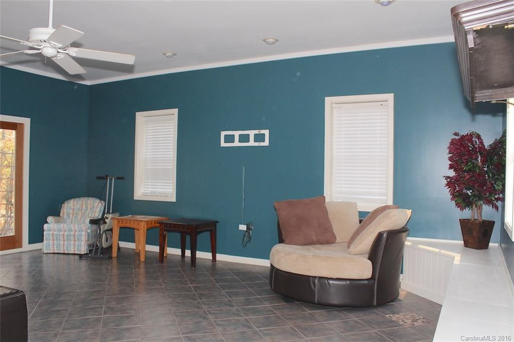 138 Hamilton Park - Photo 8