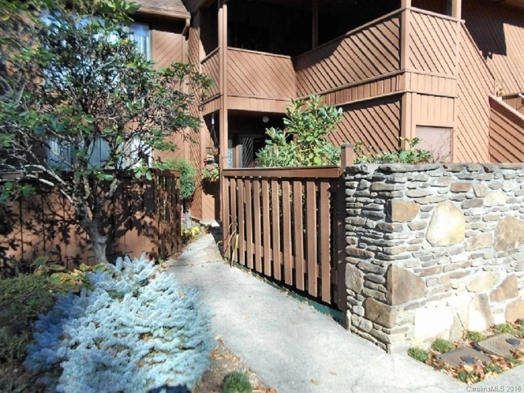 19 Woodsong Lane #101