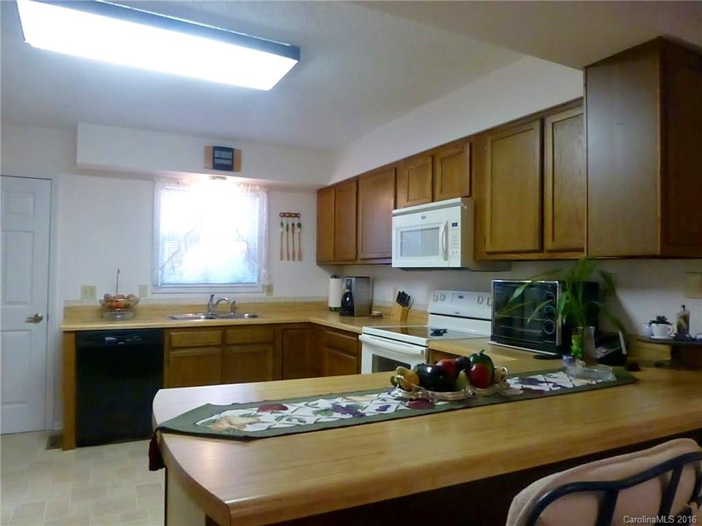 104 Exeter Court #104 - Photo 8