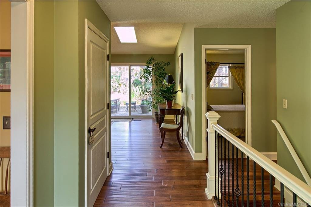 185 Surry Lane - Photo 2