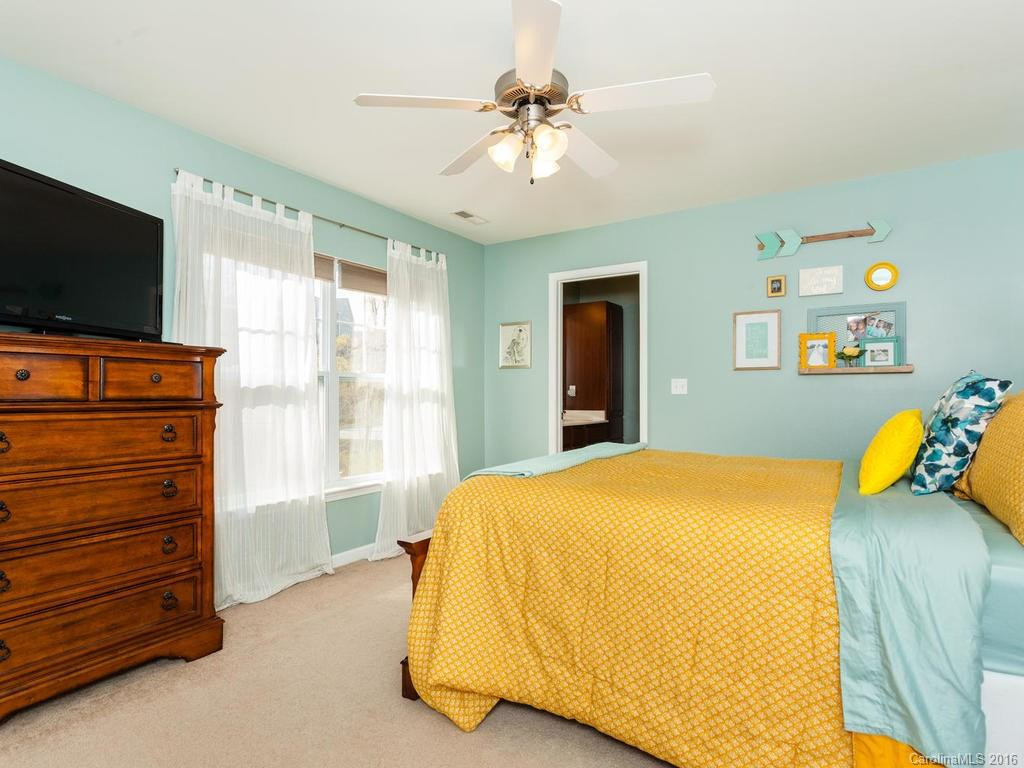 102 Torrington Avenue - Photo 11