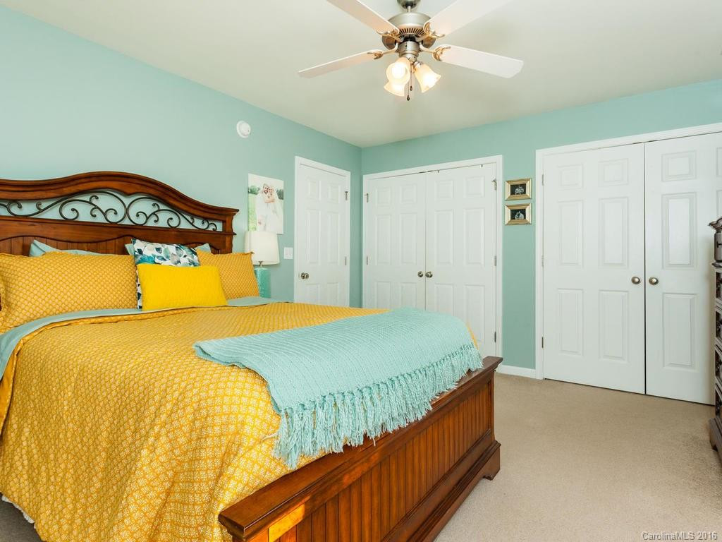 102 Torrington Avenue - Photo 12