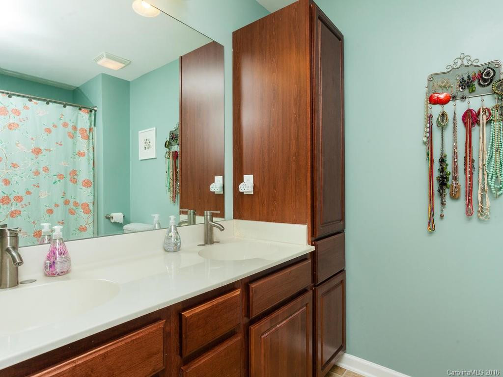 102 Torrington Avenue - Photo 13