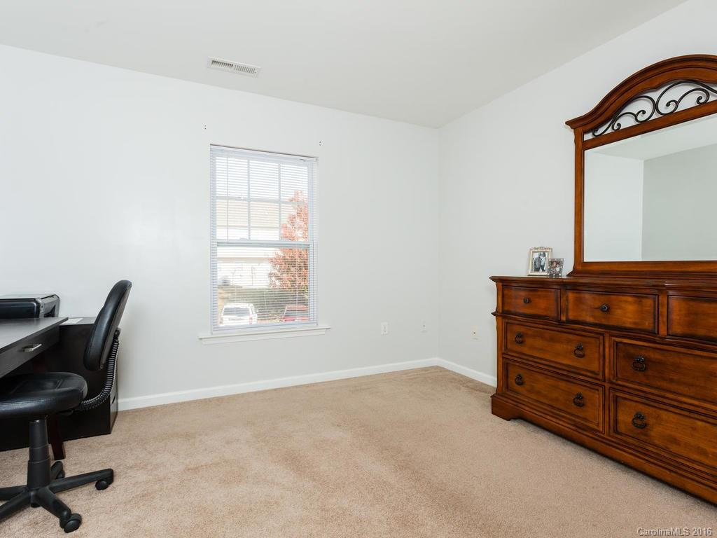 102 Torrington Avenue - Photo 16
