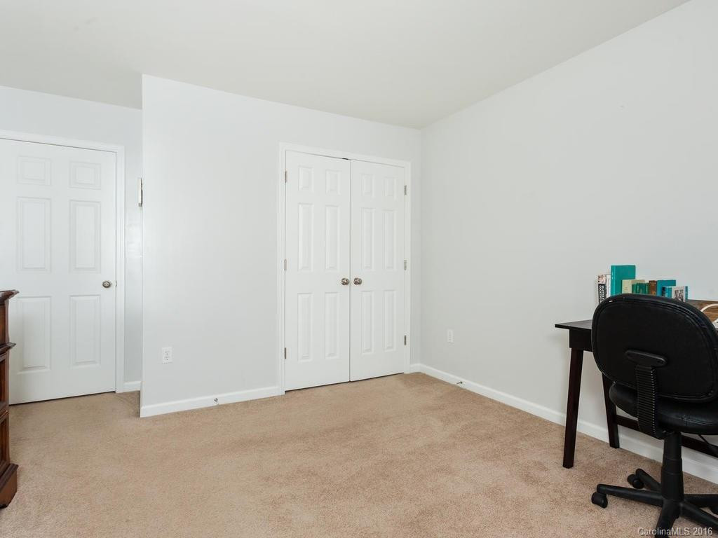 102 Torrington Avenue - Photo 17