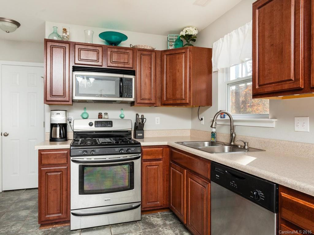102 Torrington Avenue - Photo 7