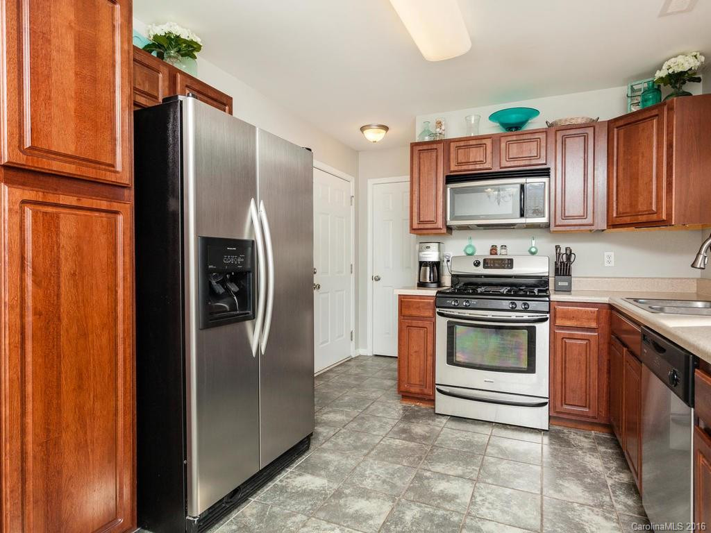 102 Torrington Avenue - Photo 8