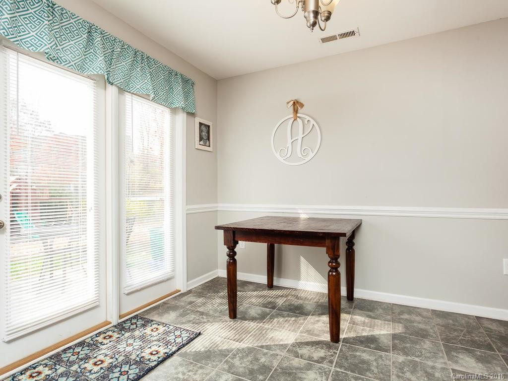 102 Torrington Avenue - Photo 9