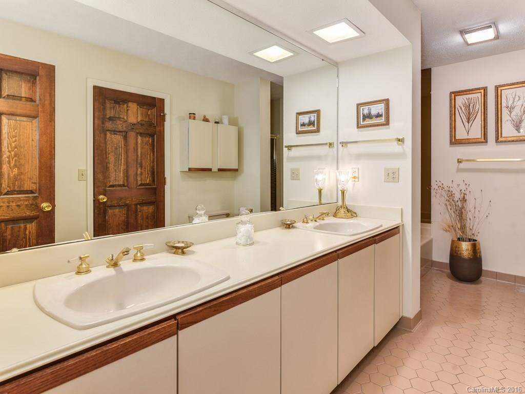 111 Chestnut Ridge Road - Photo 13