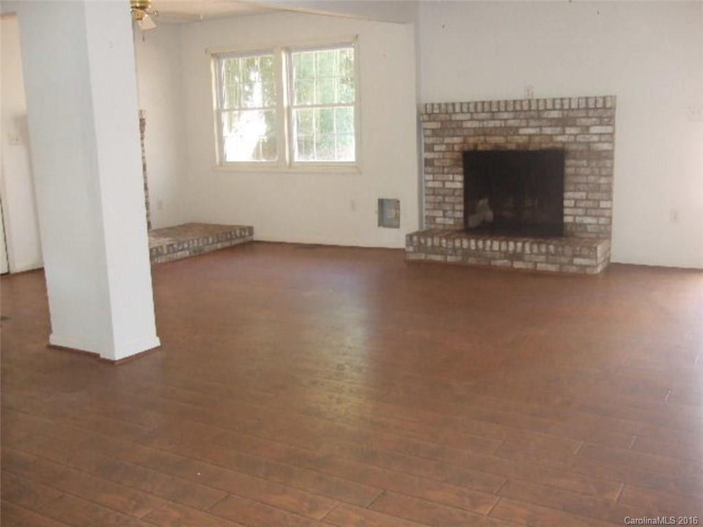 91 McElrath Road - Photo 3