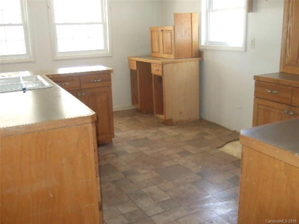91 McElrath Road - Photo 5