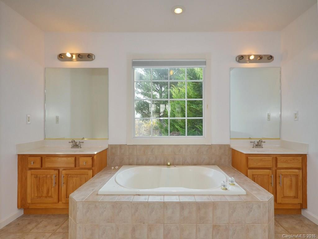 11 Westmont Drive #11 - Photo 4